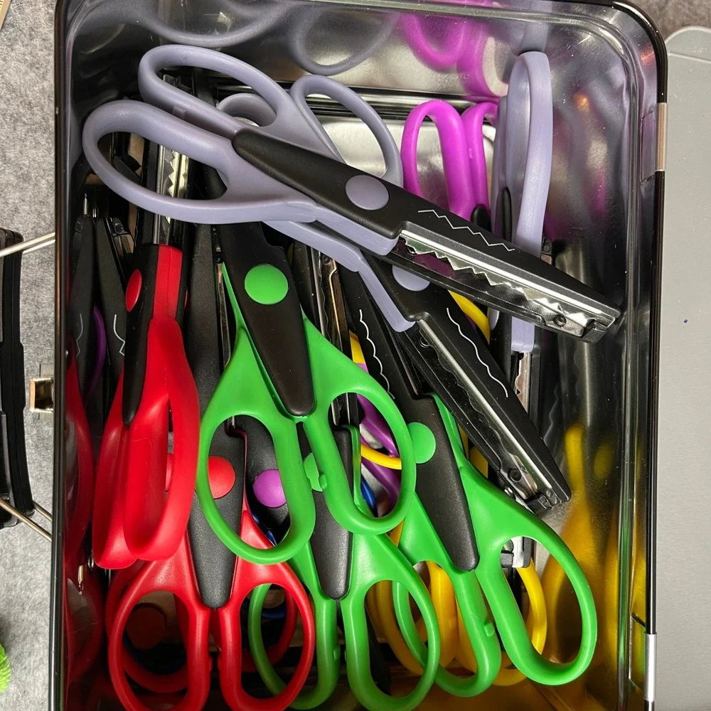 18 Piece Decorative Edge Craft Scissors Set 18 Colors Designs 6 Inch Length - Picture 2 of 7